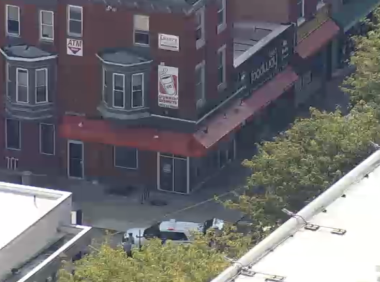 15岁少年在天普大学附近的Dunkin’ Donuts外遭枪击,情况危急